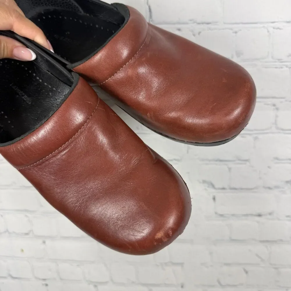 Lands End Clogs Women’s Size 8 US Red Oil Leather Nurse Slip On Shoes